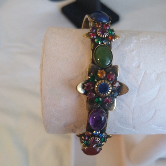 Vintage Mary DiMarco Antiqued Gold Cuff Bracelet with Blue, Green and Red Stones - Picture 4 of 8